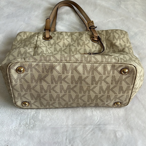 Michael Kors - Picture 2 of 10